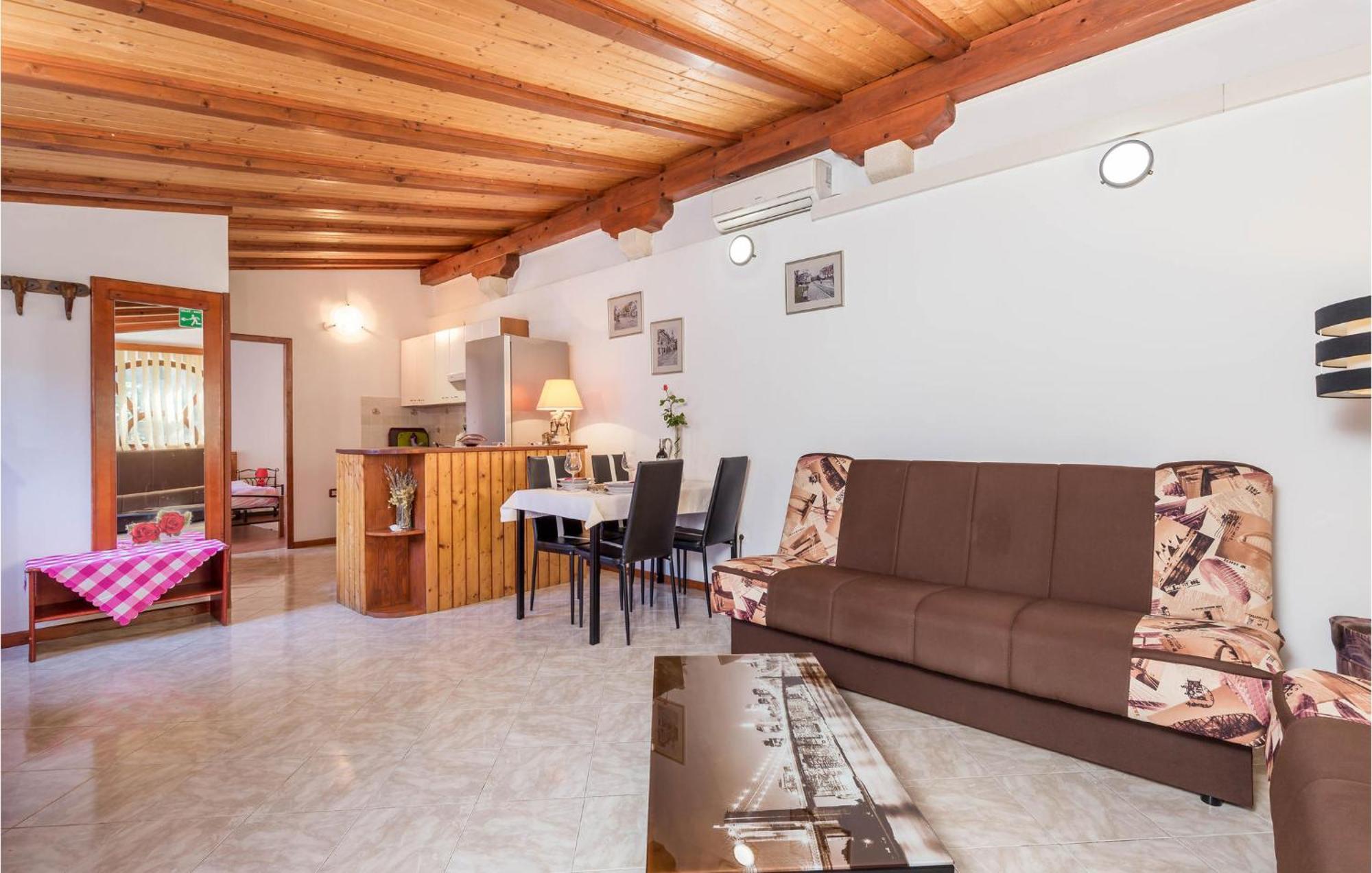 Awesome Home In Вели-Лошинь Экстерьер фото