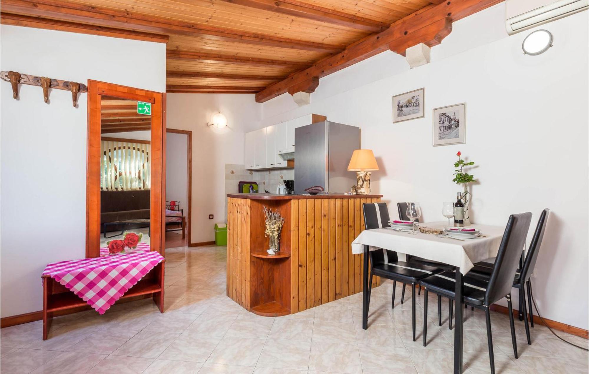 Awesome Home In Вели-Лошинь Экстерьер фото