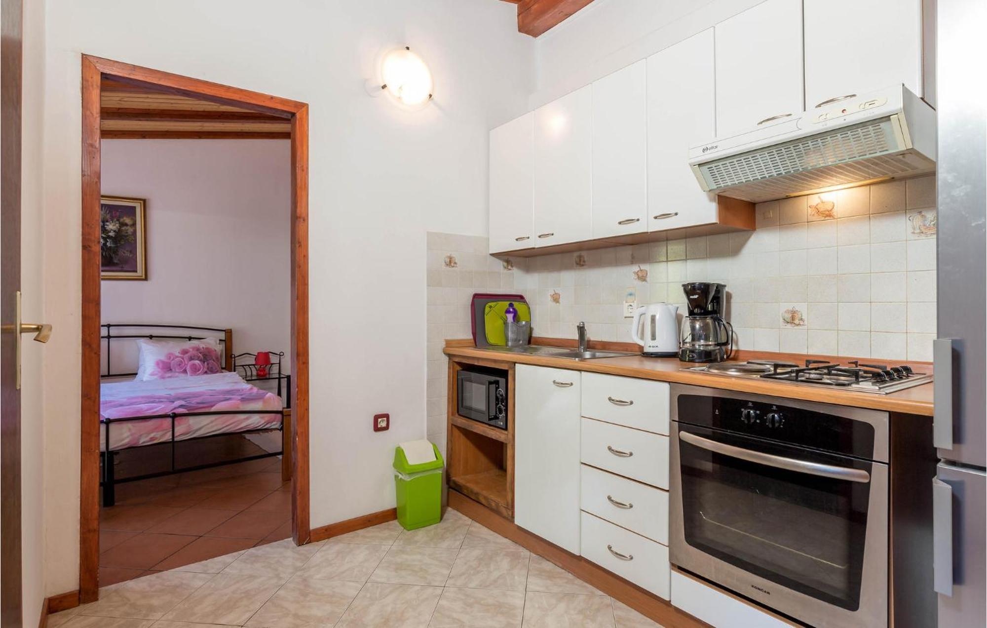 Awesome Home In Вели-Лошинь Экстерьер фото