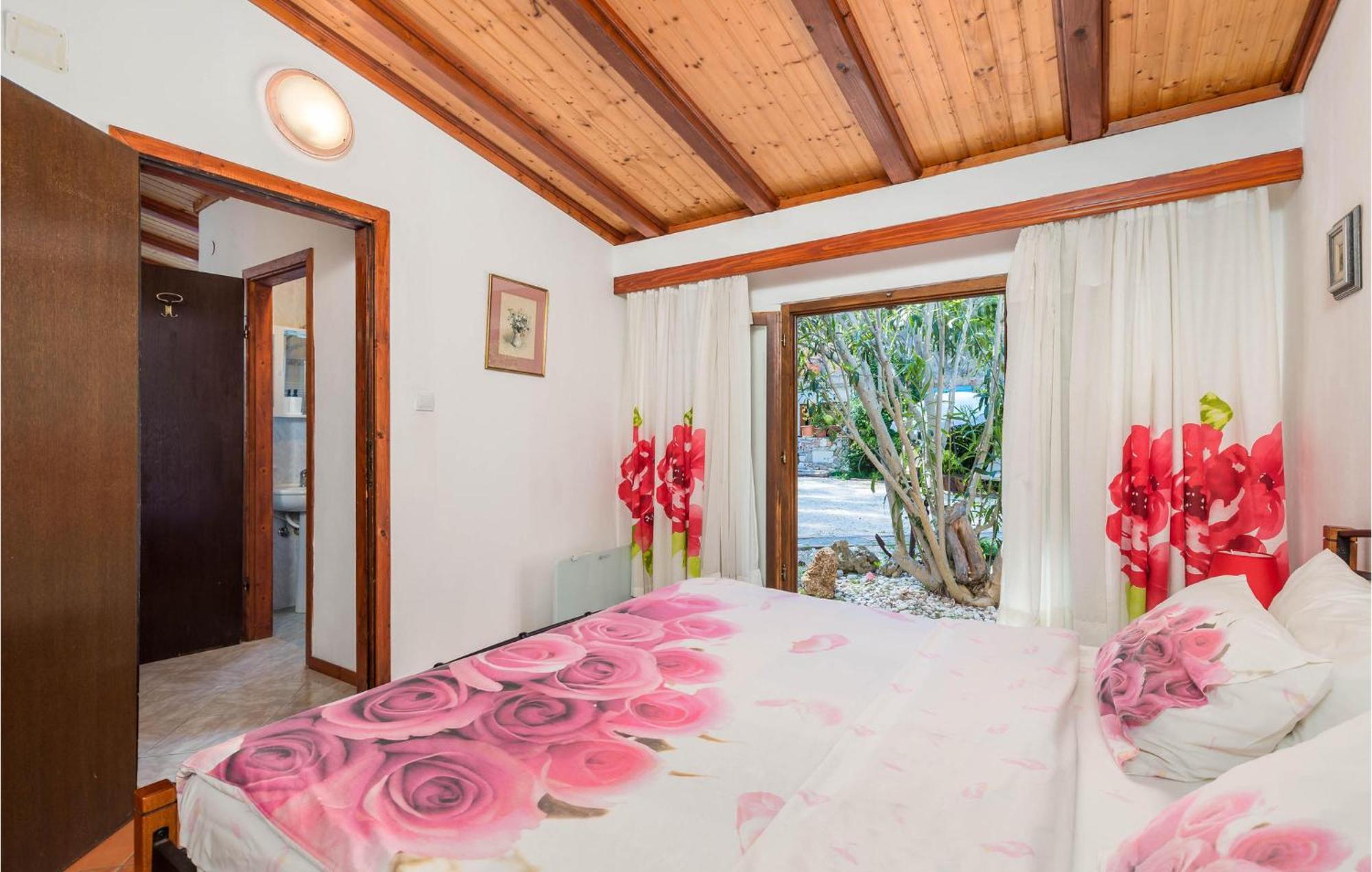 Awesome Home In Вели-Лошинь Экстерьер фото